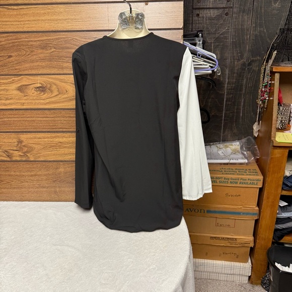 Floral Black and White Long Sleeve Top size small silver zipper front - Picture 7 of 10